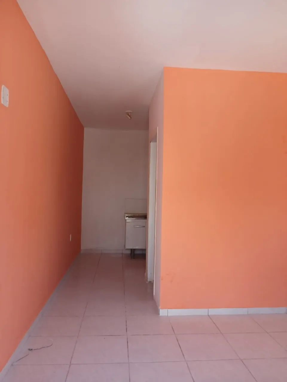 Kitnet na vila Helena com vaga de garagem. Ótimo local. - Foto 2