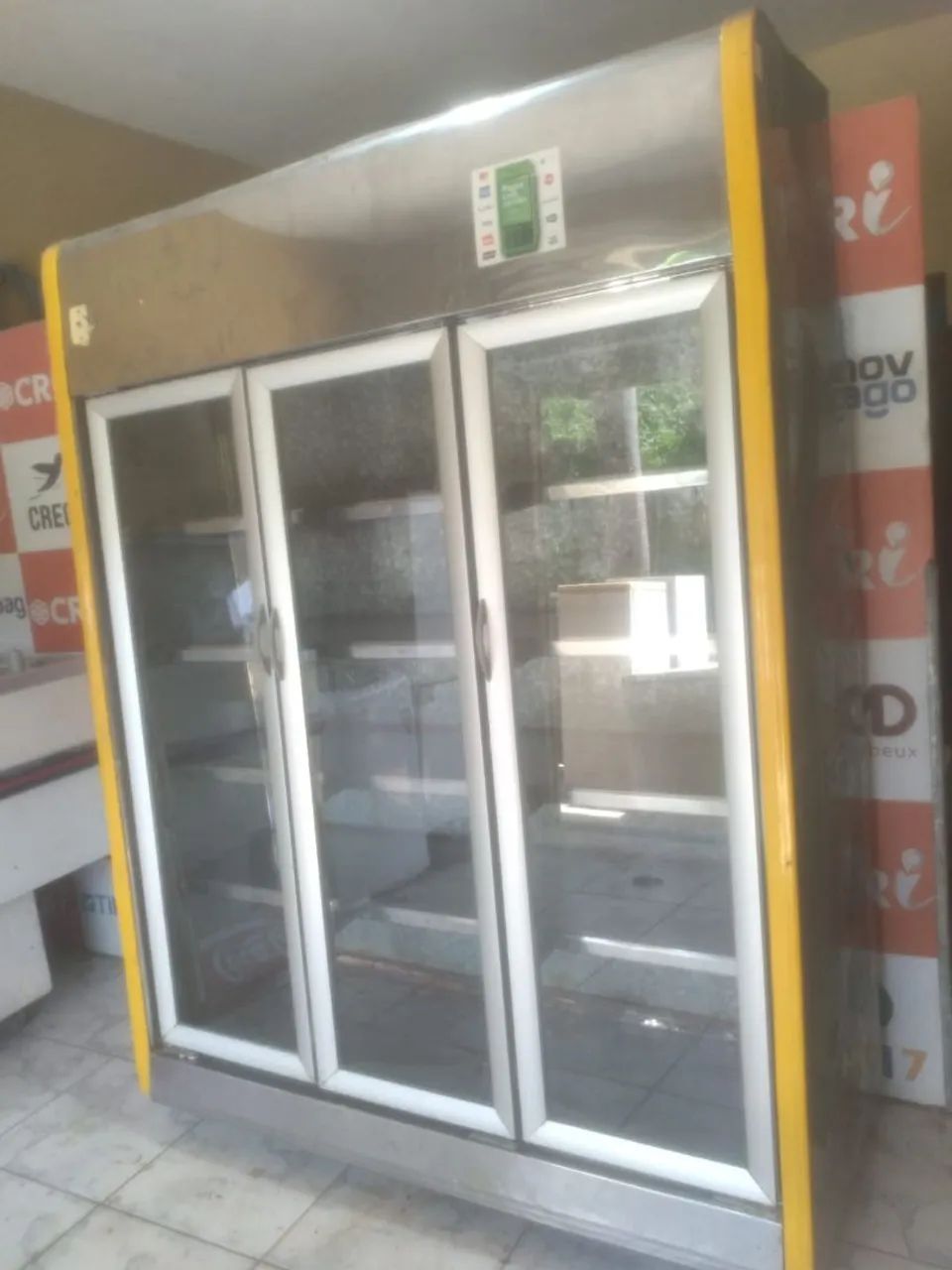 Expositor de frios com 3 porta e 4 prateleiras. 1.50cm - Foto 2