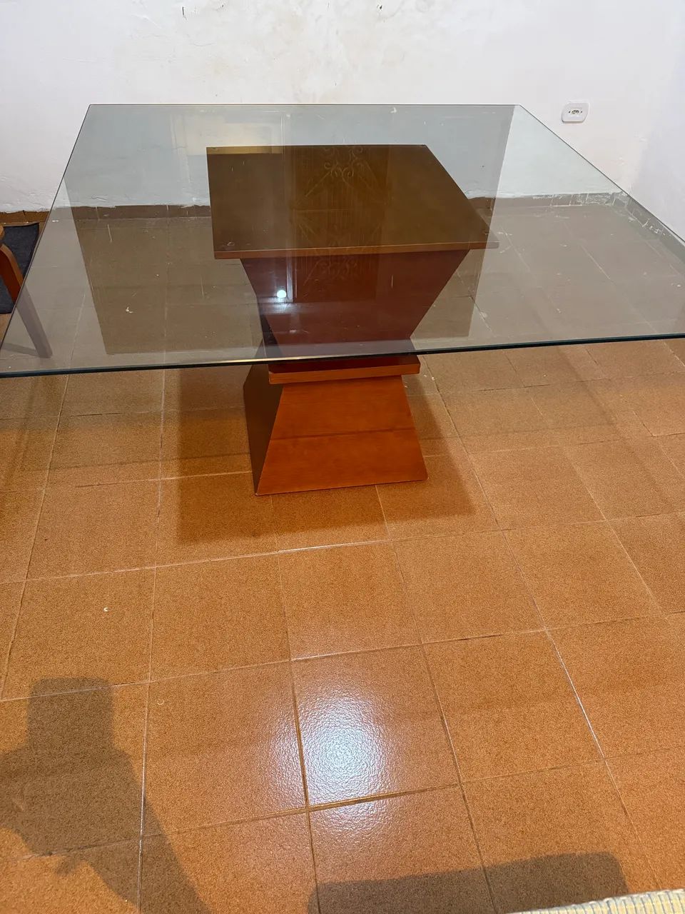 Mesa com tampa de vidro 
