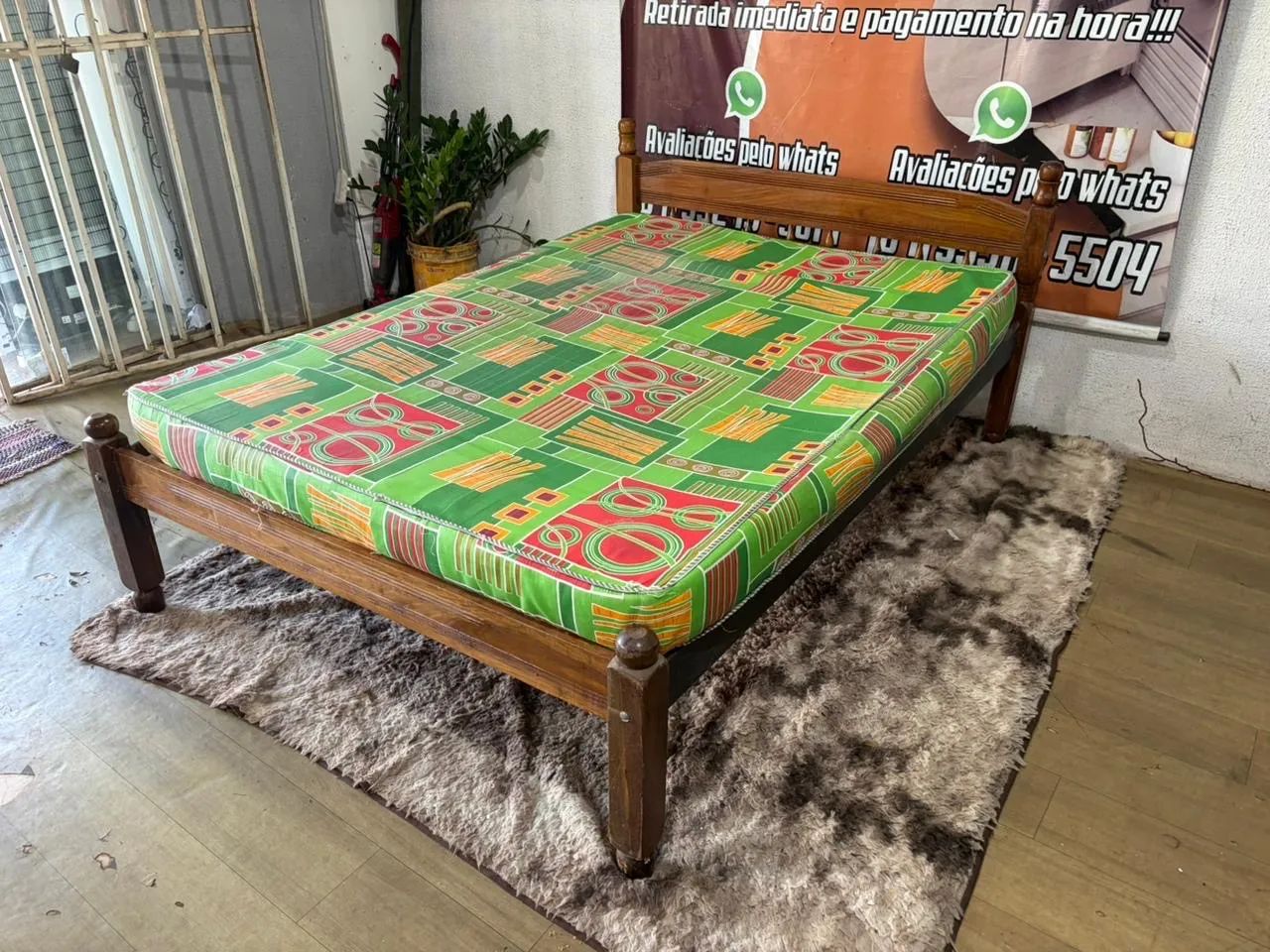 Cama de madeira com colchão (entrego) - Foto 2