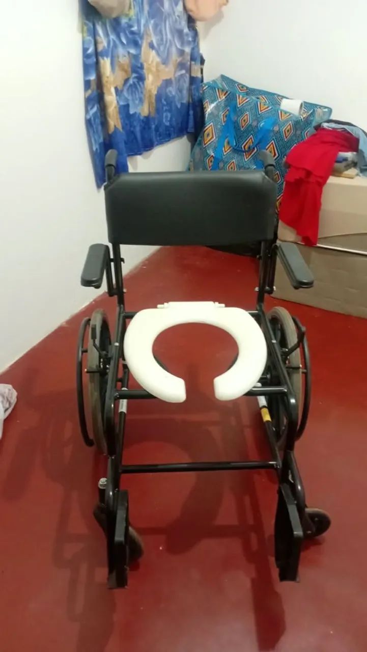 Cadeira de banho atual e nova