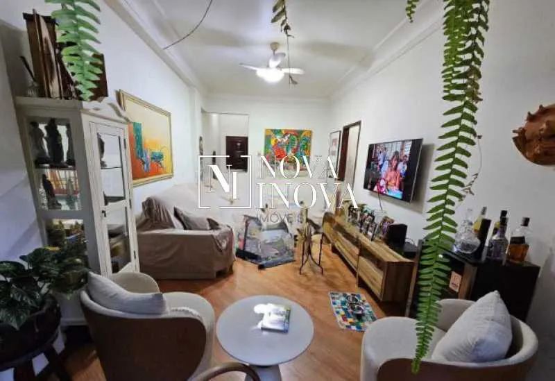 APARTAMENTO com 100M³, em Copacabana!