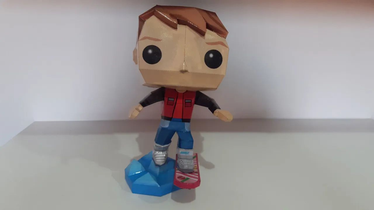 Boneco Funko Marty McFly papercraft  - Foto 3