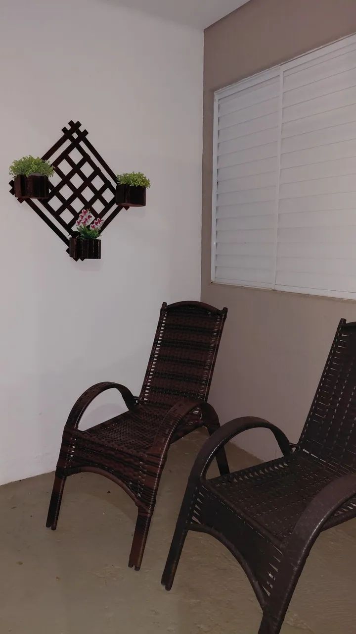Duas Cadeira de Fibra e decoração, conjunto - Foto 4
