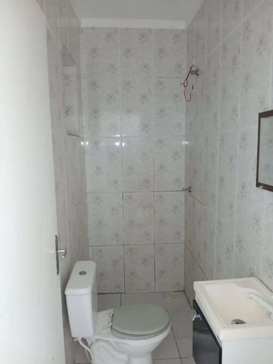 Kitnet na vila Helena com vaga de garagem. Ótimo local. - Foto 5