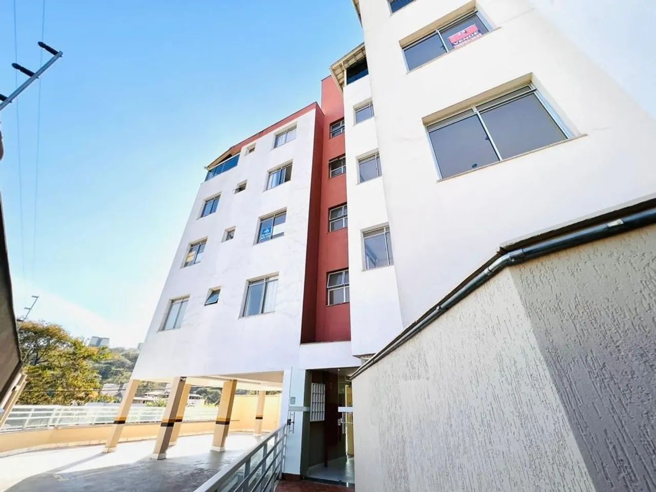 APARTAMENTO 2 QUARTOS -PRÉDIO INDIVIDUAL