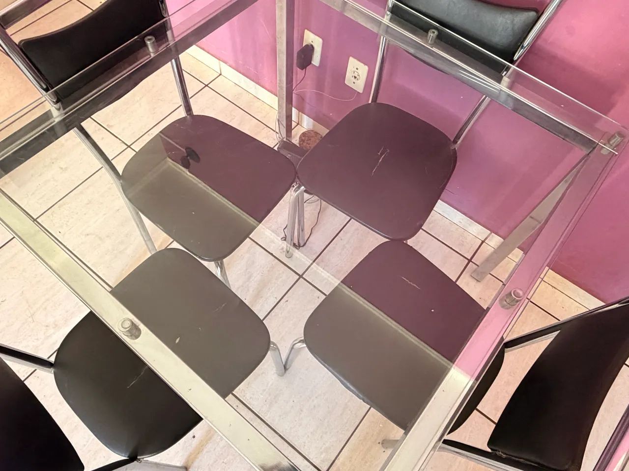 Mesa de metal com tampo de vidro e 4 cadeiras  - Foto 4