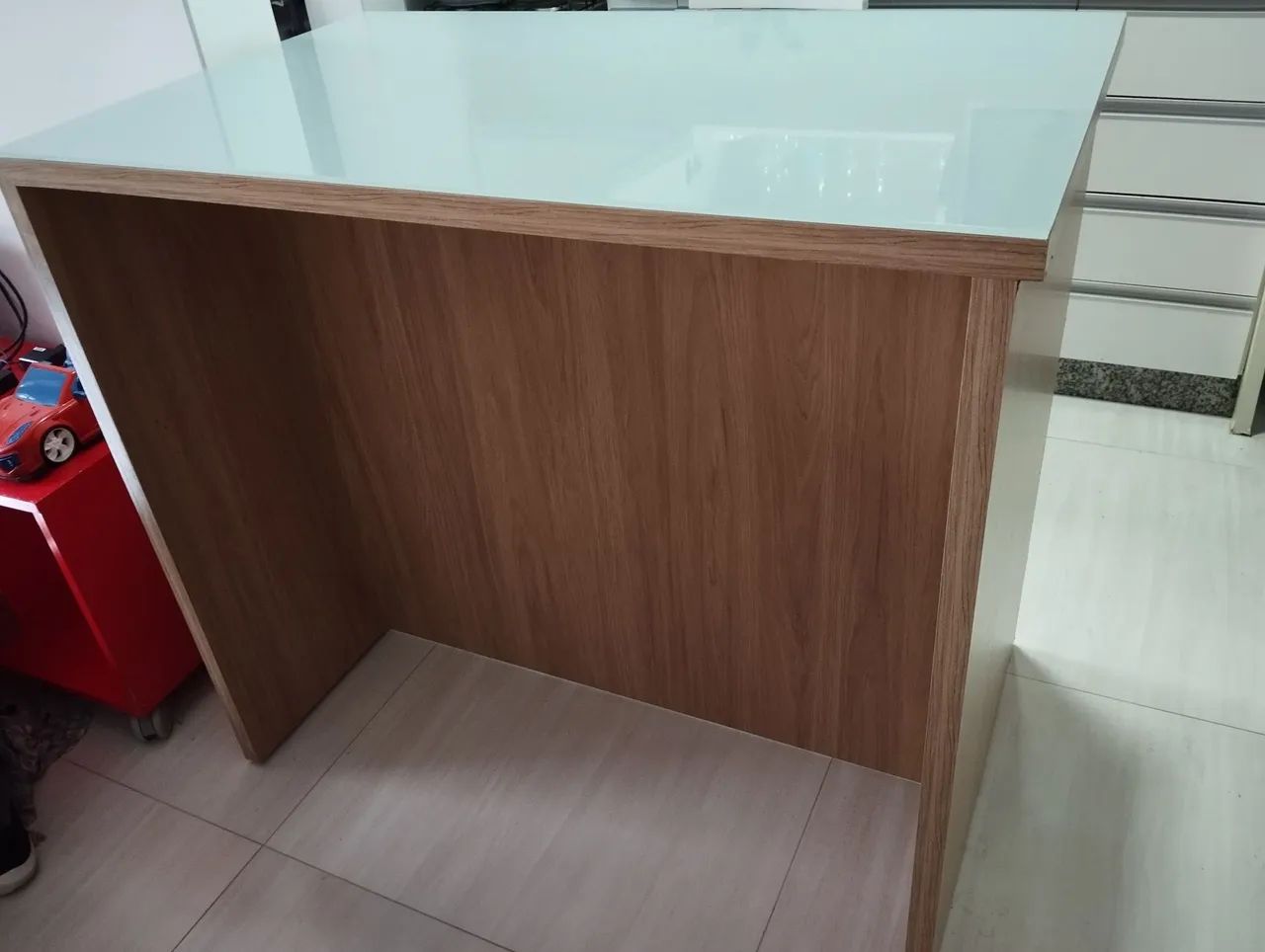 Bancada de cozinha com vidro