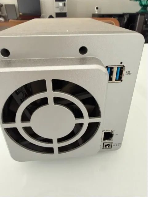 Servidor NAS - TerraMaster F210 - com 2 discos de 16 tb cada - Foto 4