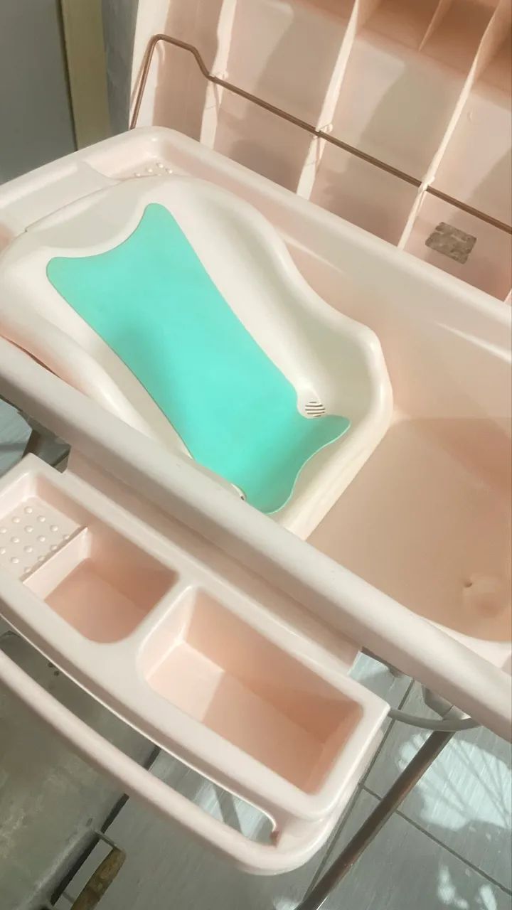 banheira com pé e suporte trocador  - Foto 2