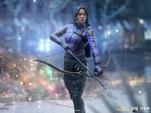 Kate bishop iron studios action figure - Foto 3