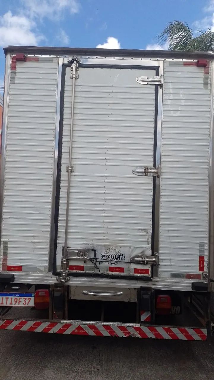 Vendo baú refrigerado 28 mil - Foto 2