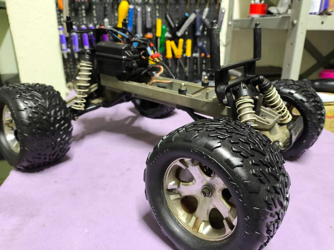 Chassi traxxas stampede 4x2 com combo  - Foto 5