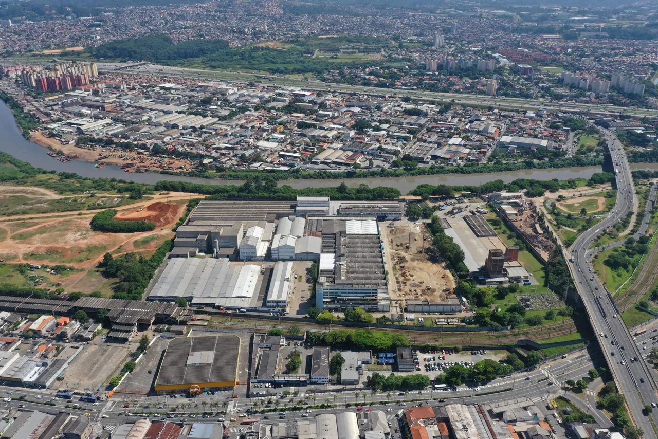 Galpão em condomínio para locação em Osasco com 2.377m²