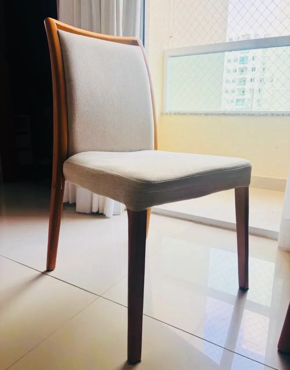 MESA DE JANTAR COM 4 CADEIRAS  - Foto 2