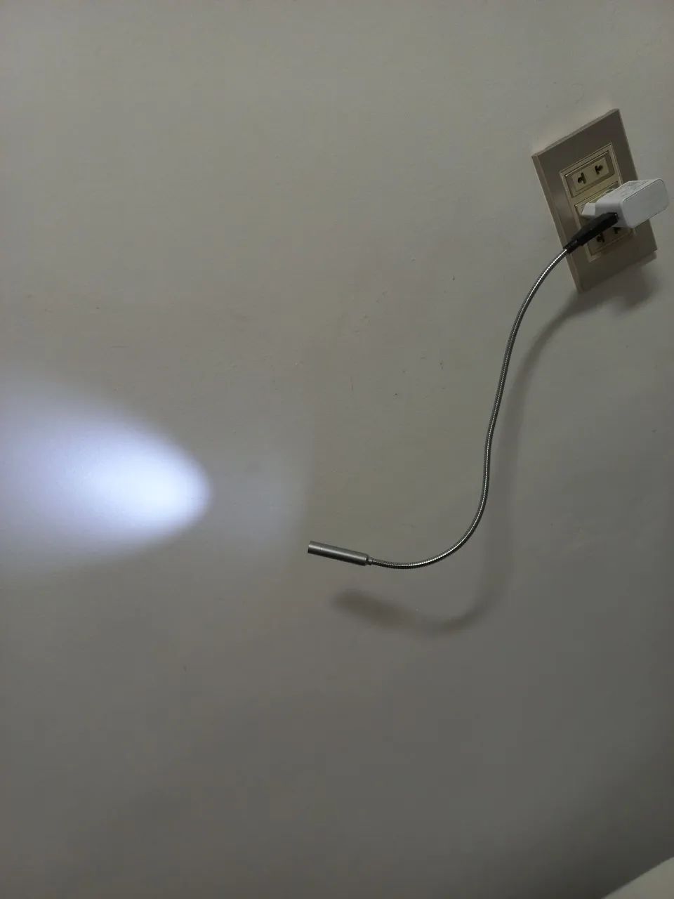 Iluminação flexível com mini lâmpada LED para teclado, livro,etc - Foto 3