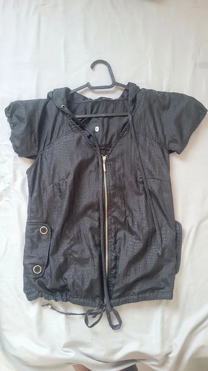 jaqueta de nylon com capuz