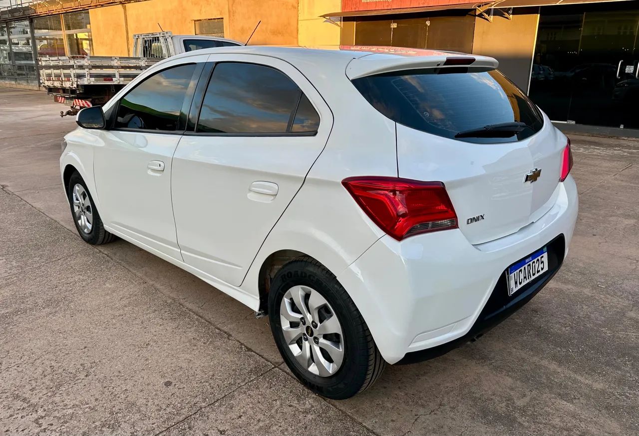 Chevrolet Onix Hatch LT 1.0 8V Flex Mec. 4P 2019 - Foto 3