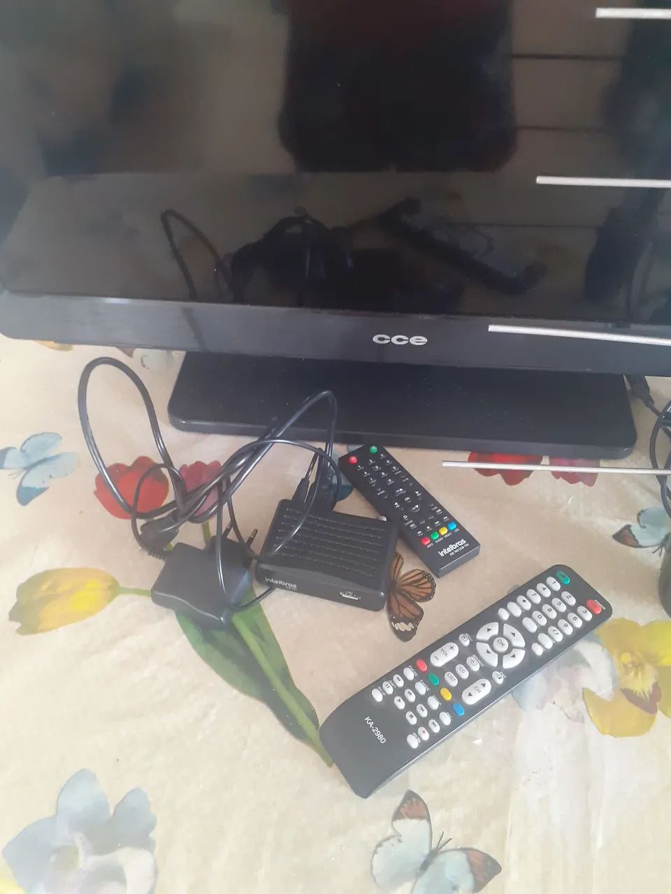 TV  CCE  com  Conversor e Antena 