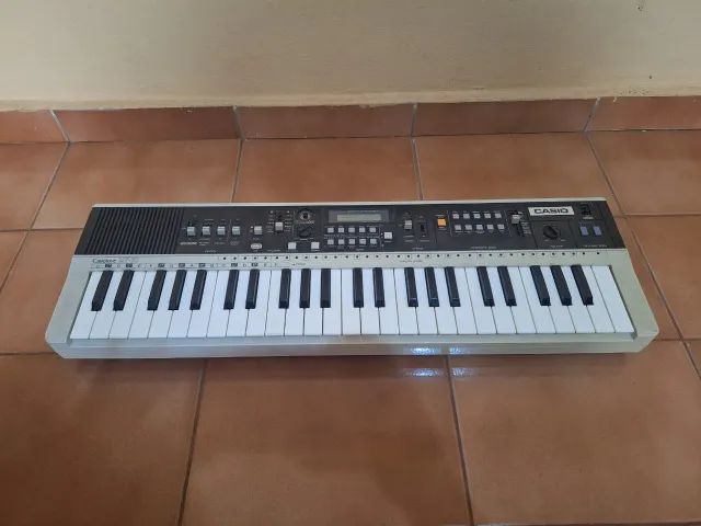 Teclado Casio Casiotone MT-70 para conserto