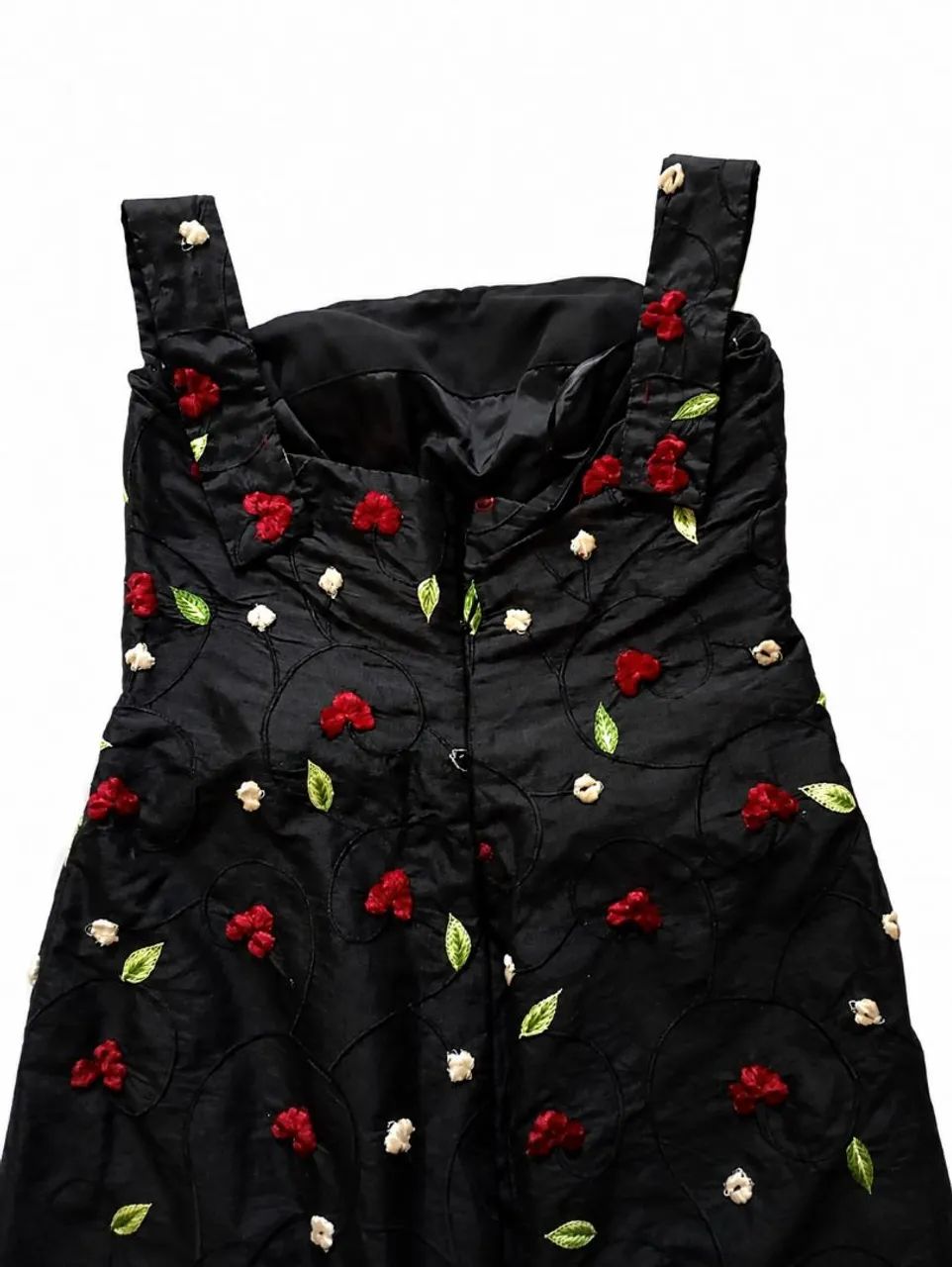 Vestido preto com flores  - Foto 3