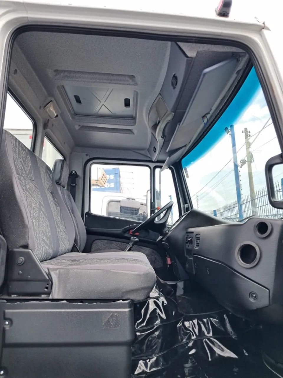 MB 1718 Top Braike Chassis 4X2 - (2011) - Foto 5