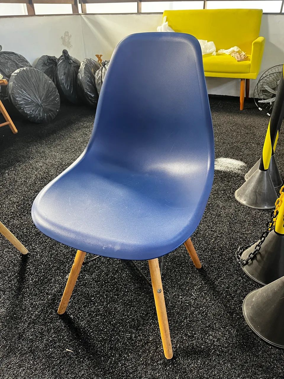 Cadeira Eames base em madeira - Foto 2