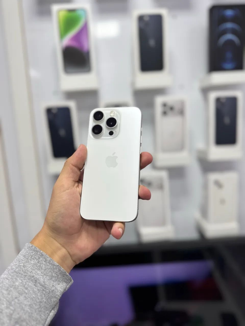 IPhone 15 Pro - 128GB ( Branco ) 