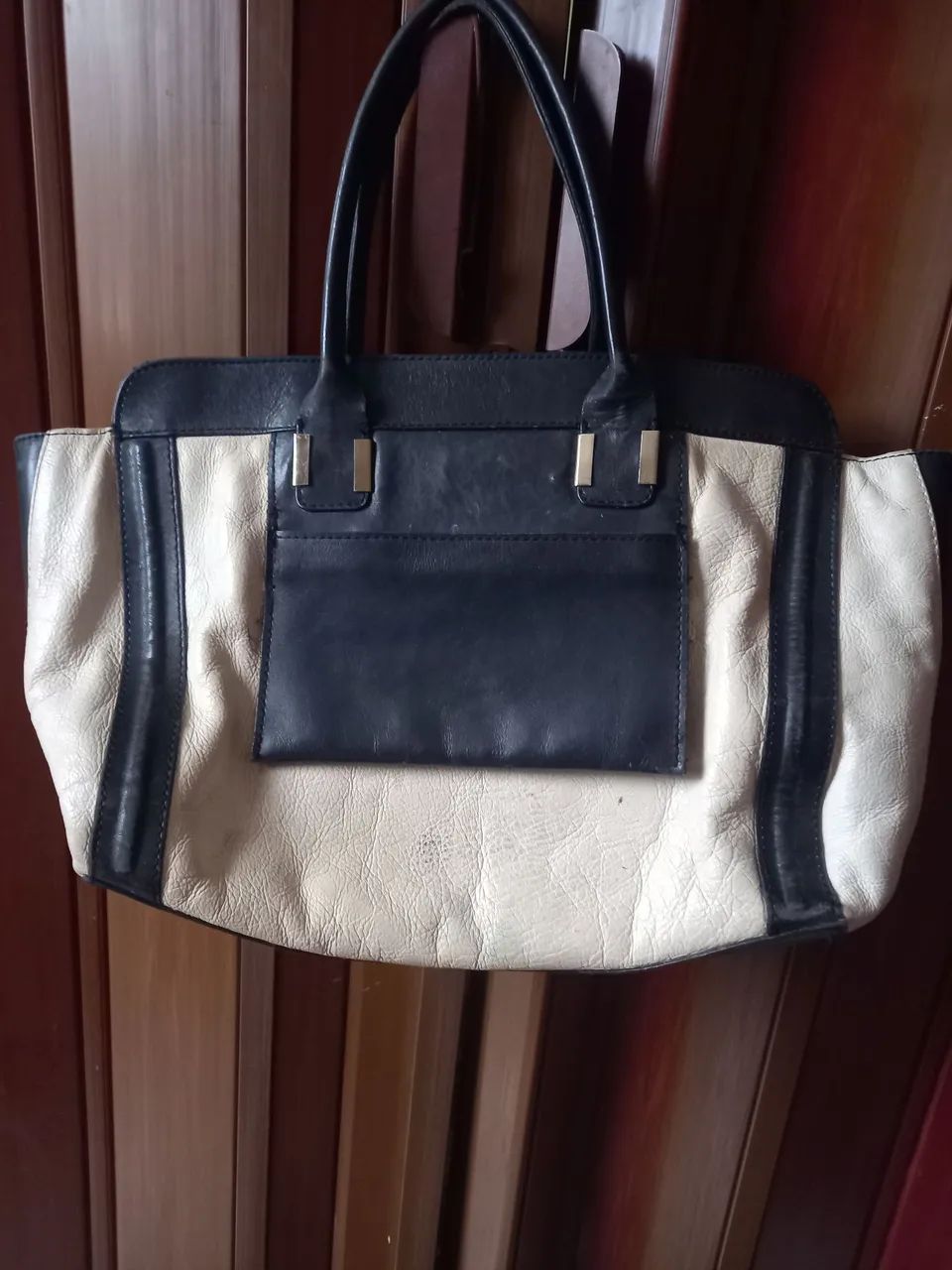 Linda bolsa  de  couro legítimo. 