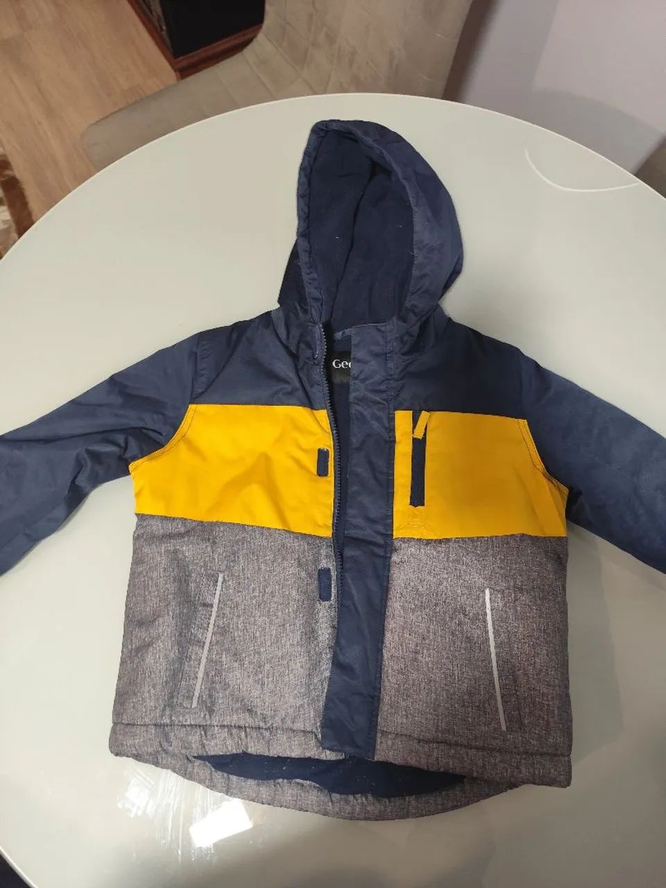 Vendo jaquetas infantil semi novas - Foto 2
