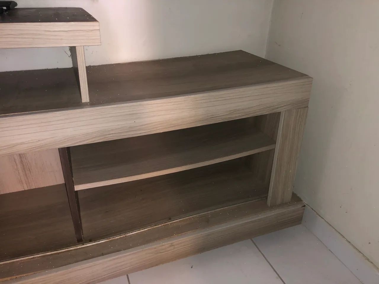 VENDO RACK P/ SALA COM AVARIAS! - Foto 3