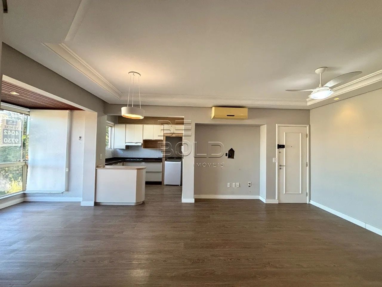Apartamento com sacada 2 dormitórios em Coqueiros - Foto 3