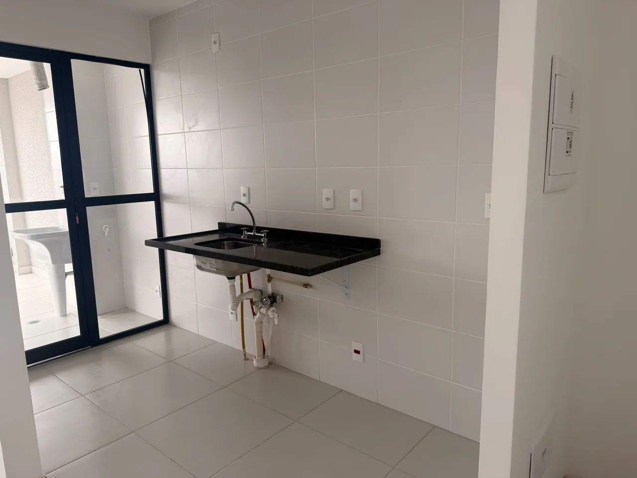 Pia granito com Cuba e torneiras - Foto 5