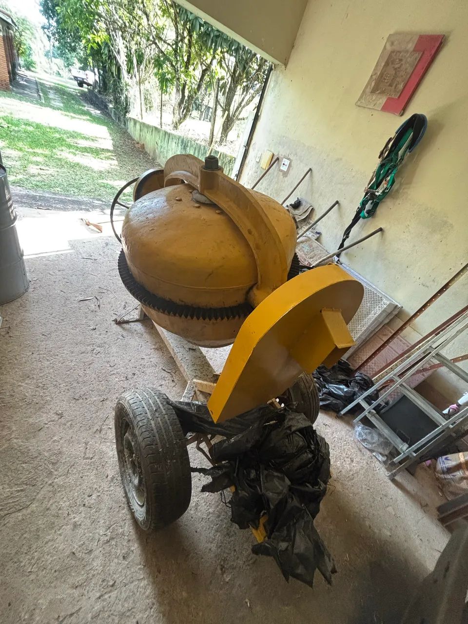 Betoneira grande ferro com motor elétrico, ótimo estado  - Foto 3