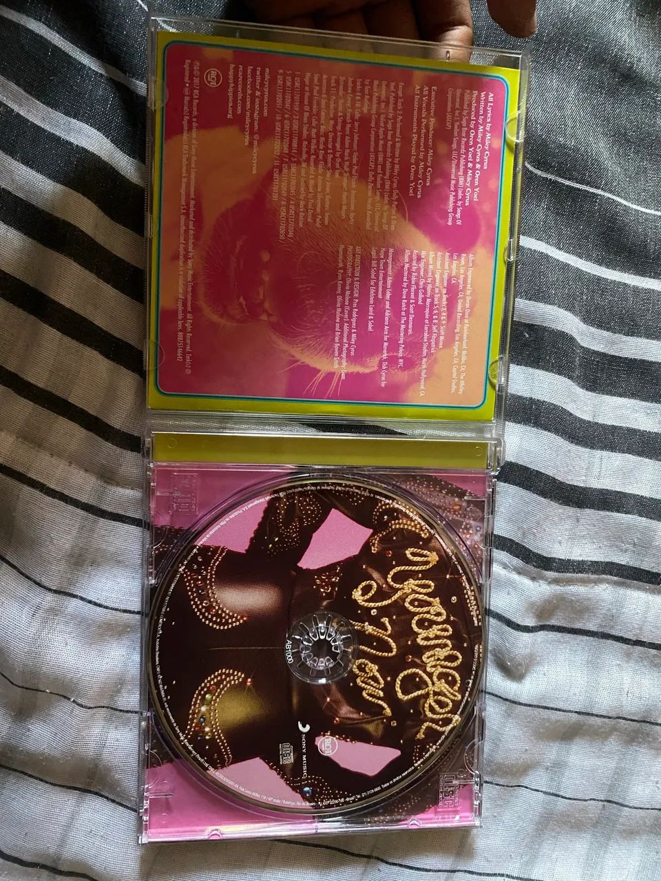 Cd miley cyrus - younger now - Foto 2