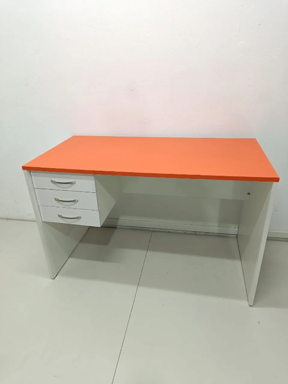 Mesa de escritório seminova - Foto 2