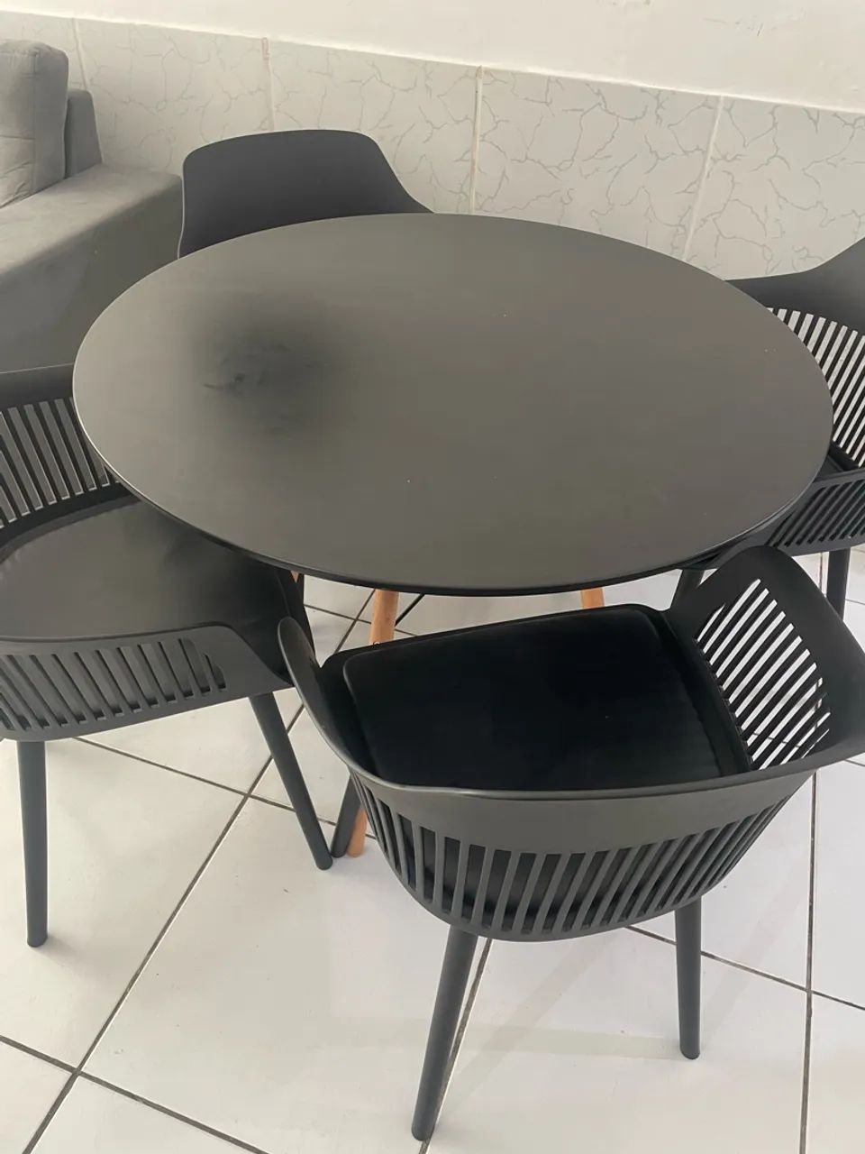 Mesa com 4 cadeiras  - Foto 2
