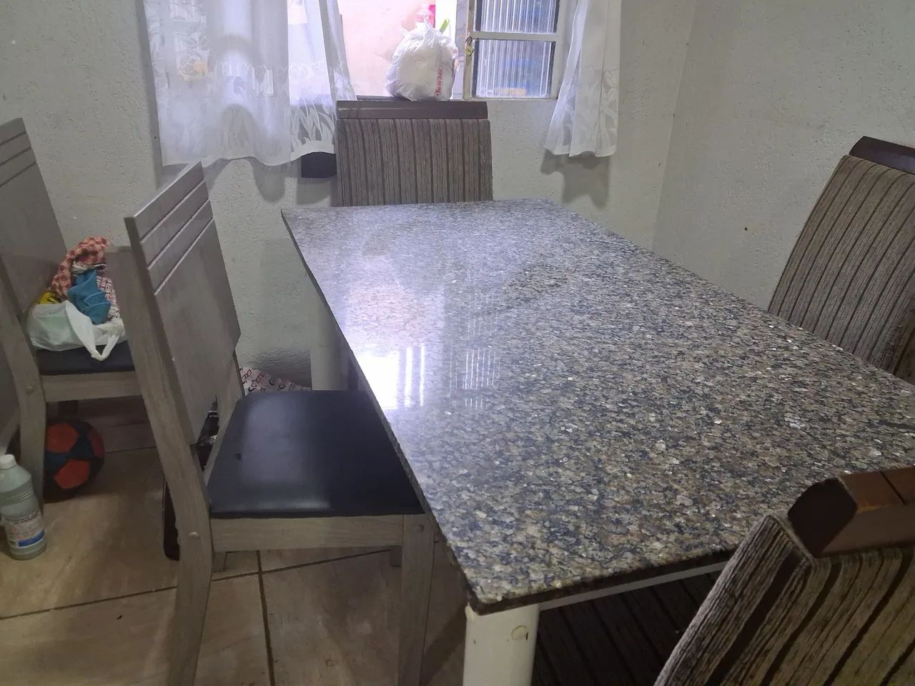 MESA DE COZINHA 4 CADEIRAS