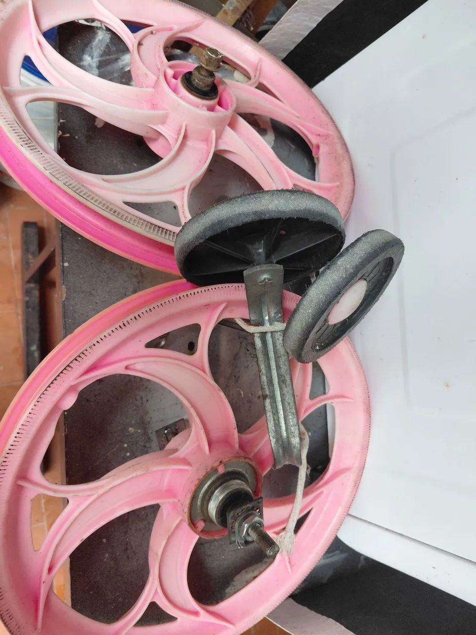 Bicicleta infantil barbie rosa com rodinhas  - Foto 3