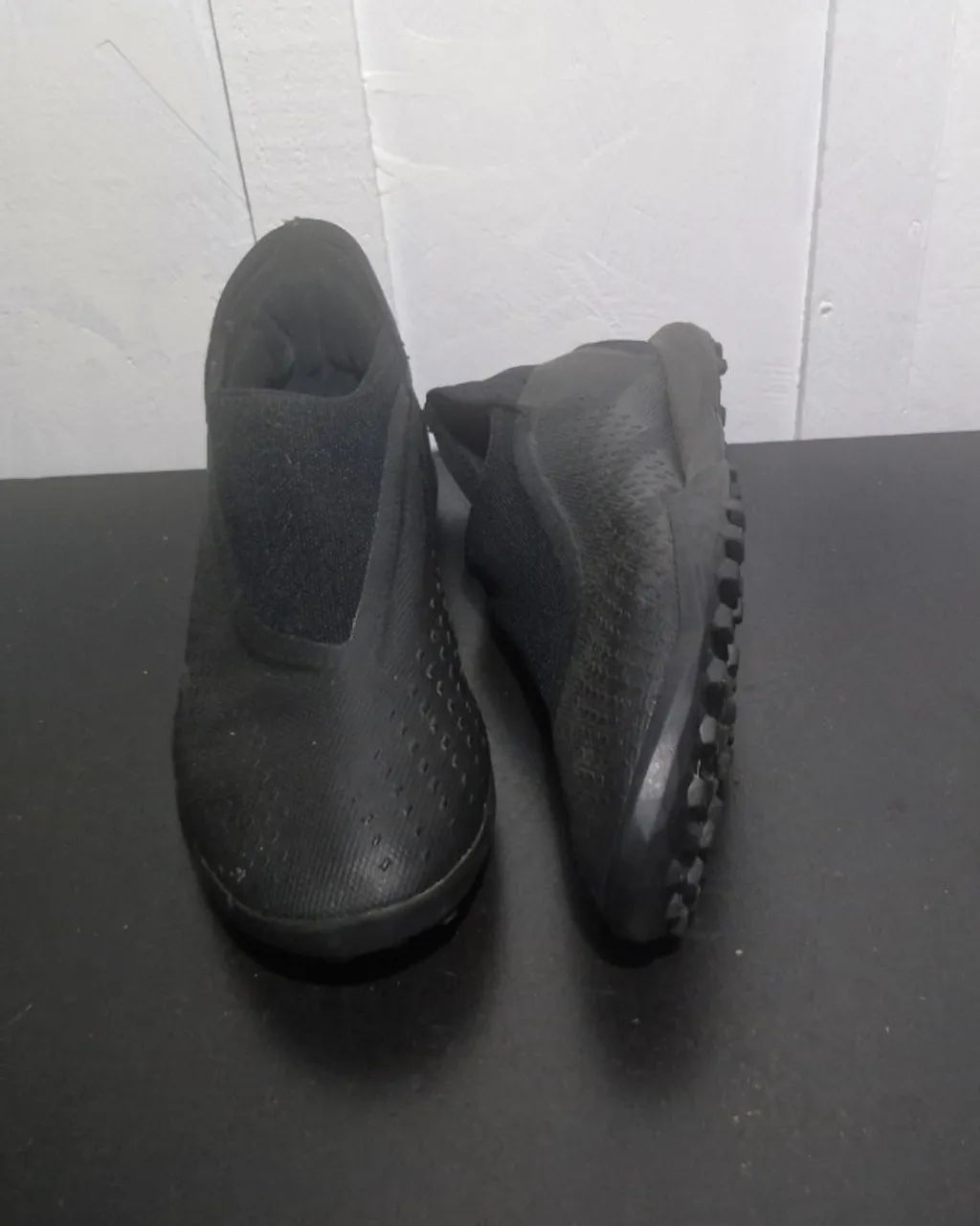 Chuteira Adidas Accuracy 23 Society Sem Cadarço Cor Preta - Tam: 41 - Foto 2