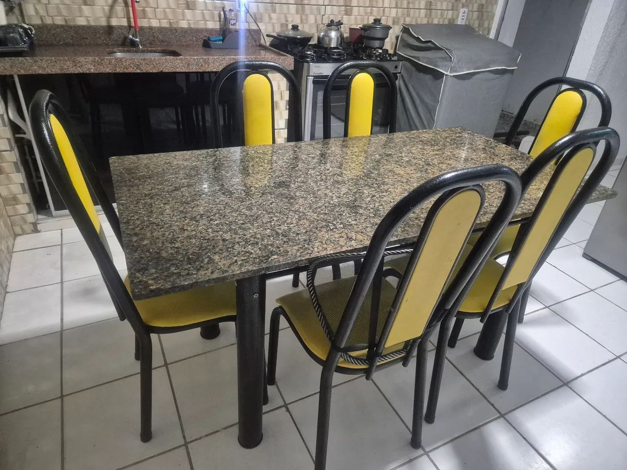 Vendo mesa 6 cadeiras 65579520780546121