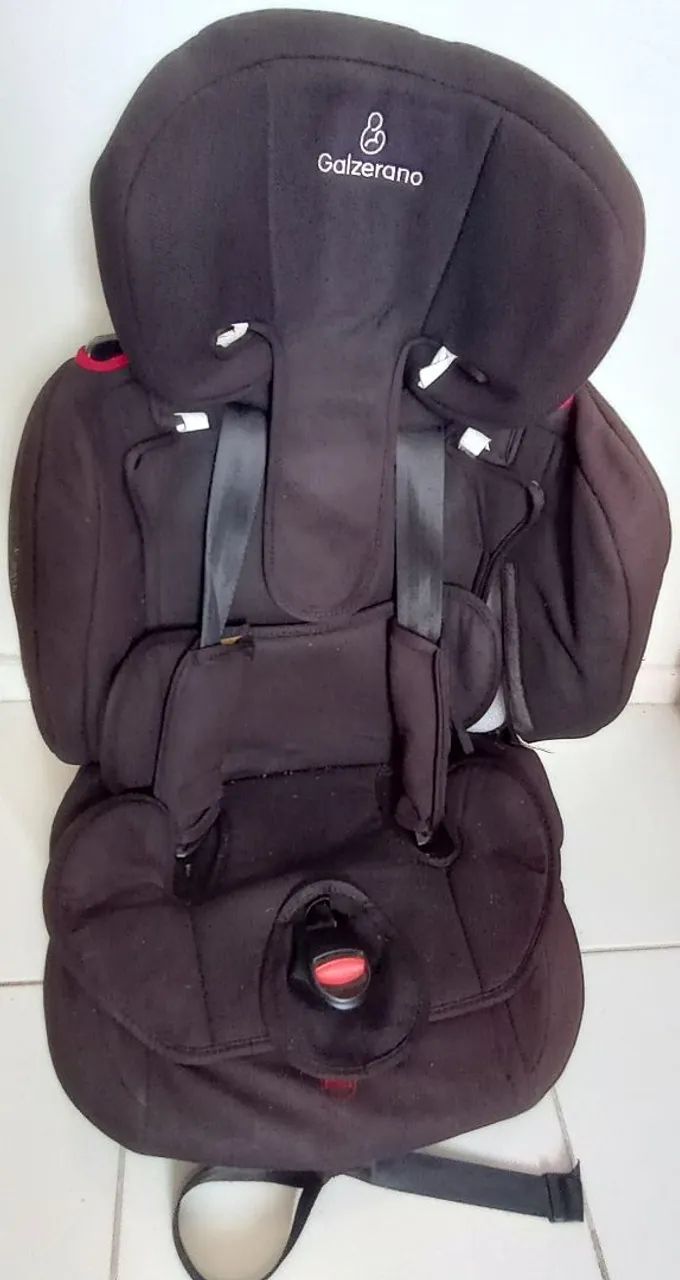 Cadeira Galzerano para criança utilizar no carro