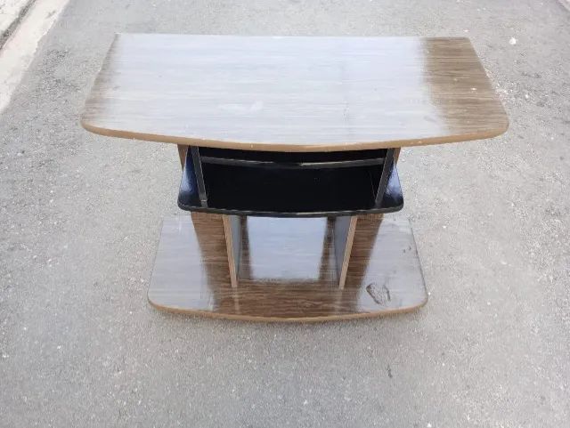 Rack Compacto para TV em Madeira e Preto com Rodinhas (Aprox. 80cm) - Foto 3