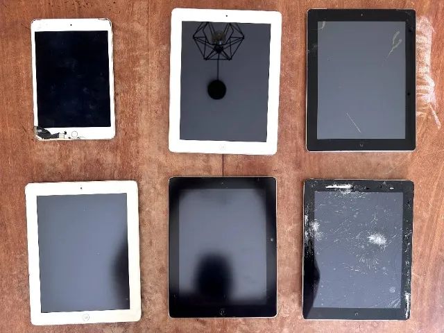 Lote de iPads com defeito para retirada de peças
