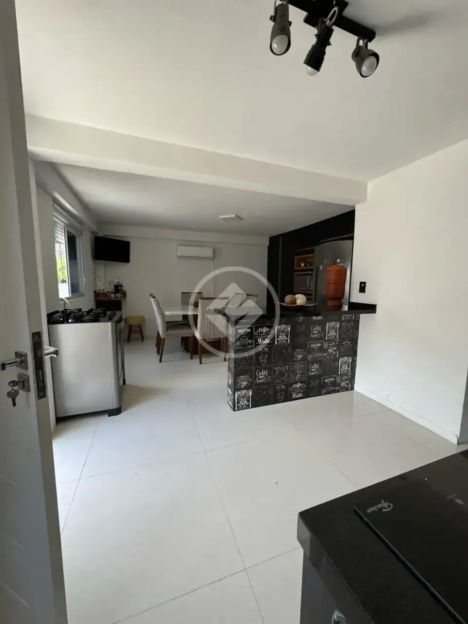 FCS-Imóvel para venda tem 200 metros quadrados com 5 quartos em Coloninha - Florianópolis  - Foto 4