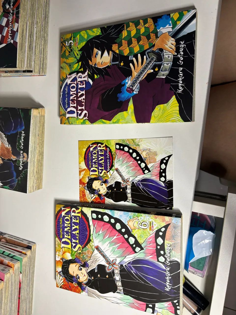 Mangás Demon Slayer volumes 1 a 7, e 9 - Foto 4