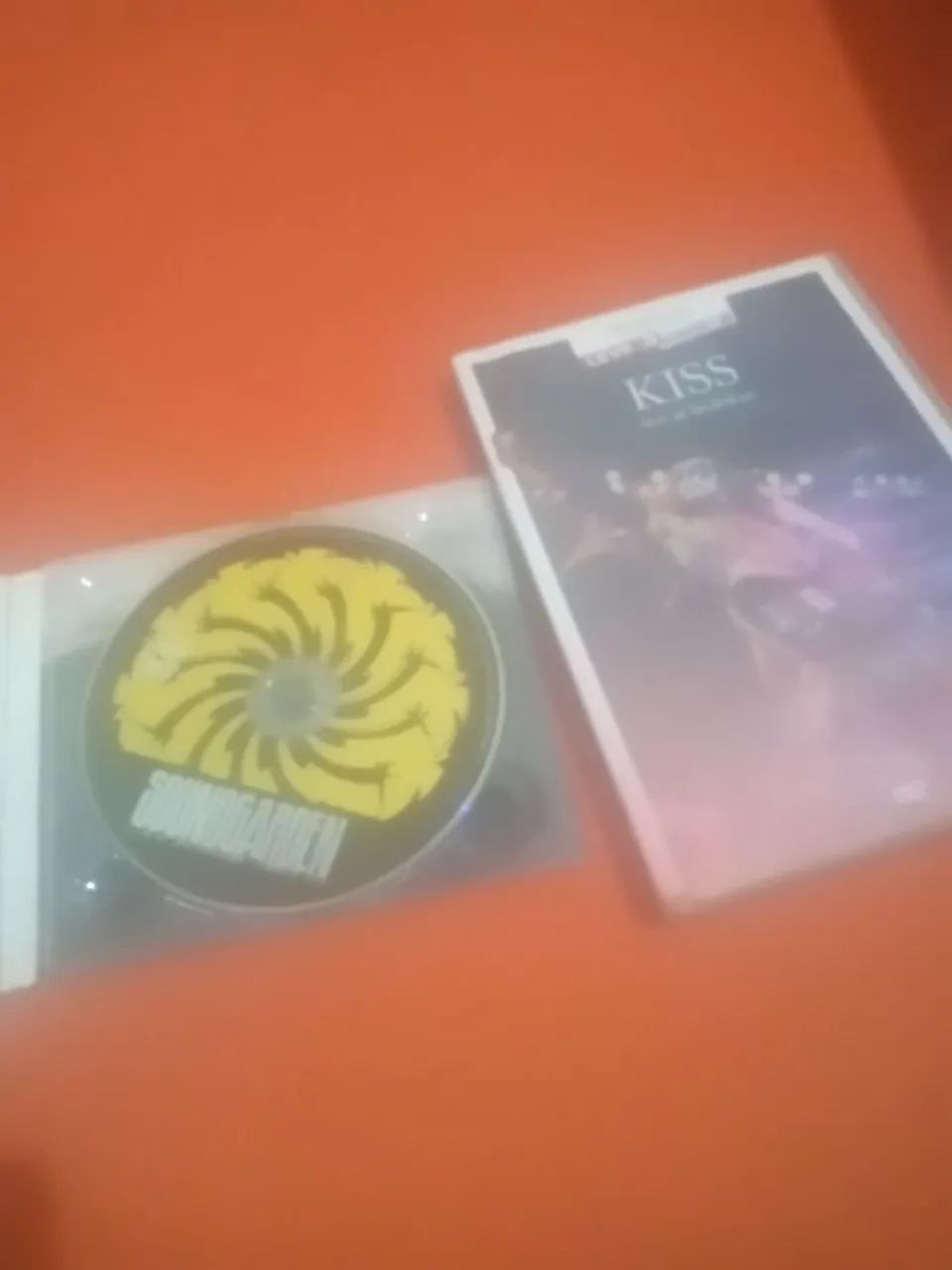 Dvd do Kiss e do soundgarden 