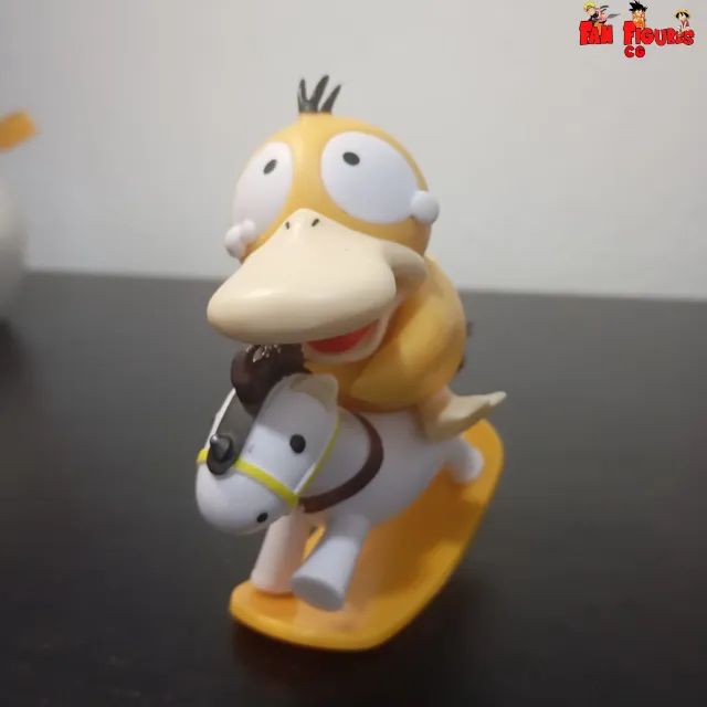 Action Figure Pokémon Psyduck no Cavalo de Balanço - Foto 2