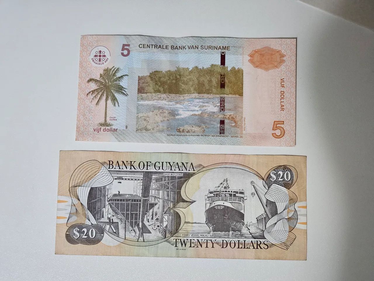 Cédulas Suriname e Guiana dinheiro - Foto 2