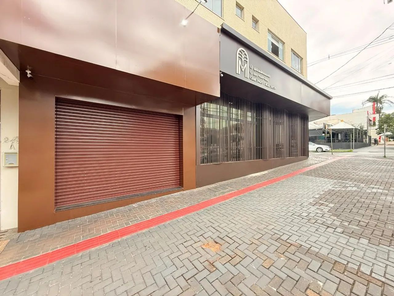 Sala para alugar em Maringá, Zona 04, com 37 m²